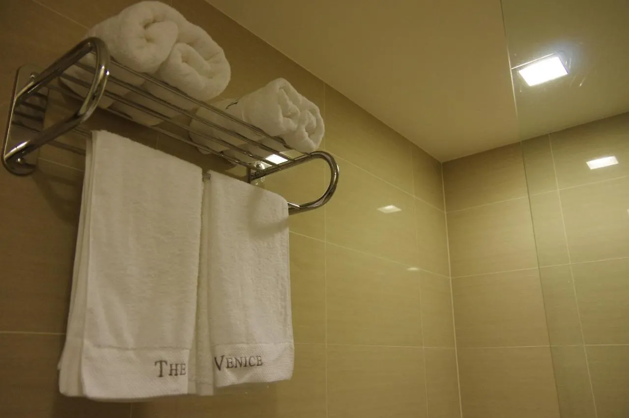 Aparthotel Luxe In Venice Taguig Philippinen