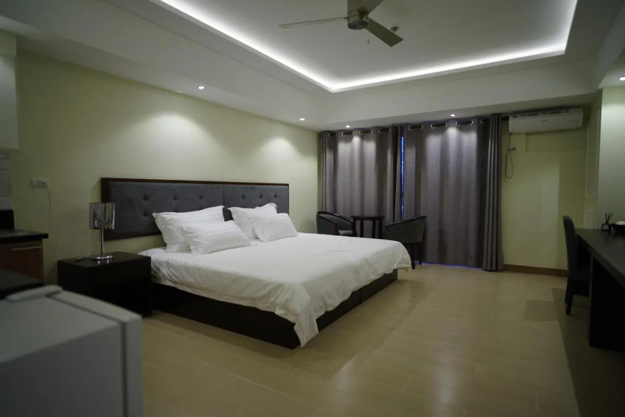 Luxe In Venice Taguig Aparthotel