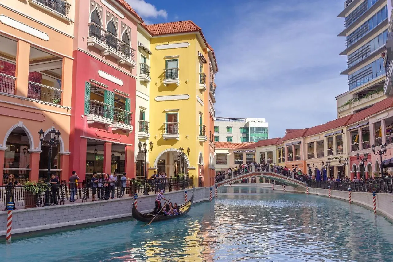 Luxe In Venice Taguig 0*,