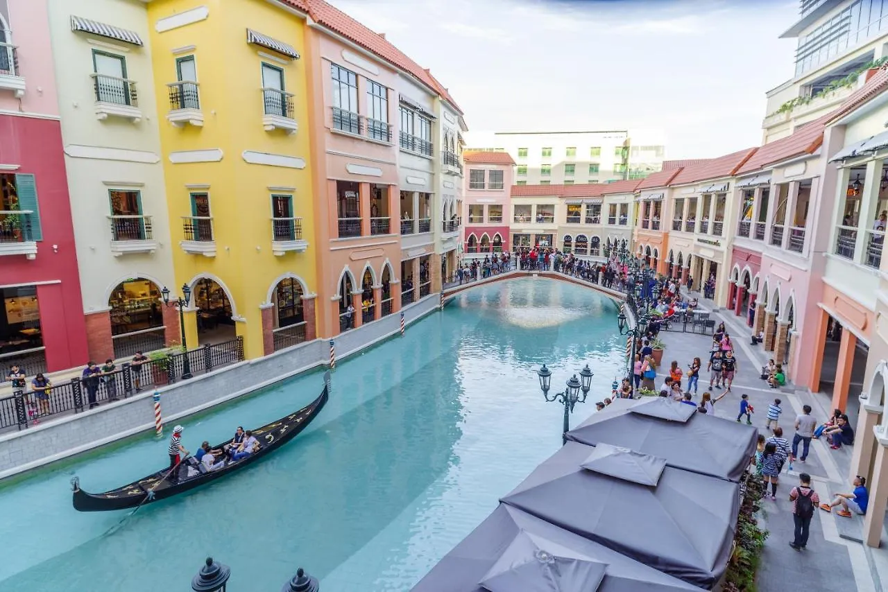Luxe In Venice Taguig Aparthotel